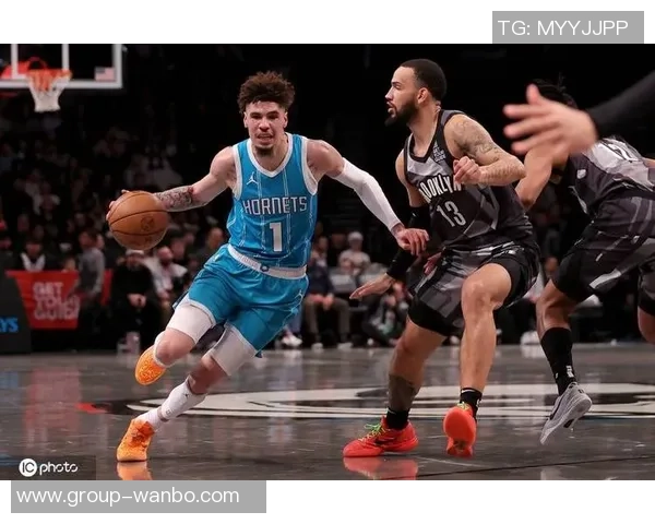 克拉克斯顿今日表现出色11投8中贡献19分7篮板5助攻3盖帽助球队获胜 克拉克斯顿今日表现出色11投8中贡献19分7篮板5助攻3盖帽助球队获胜