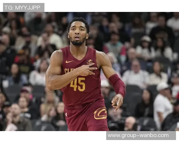 米切尔状态火热单场轰下35分18投13中正负值高达38 米切尔状态火热单场轰下35分18投13中正负值高达38