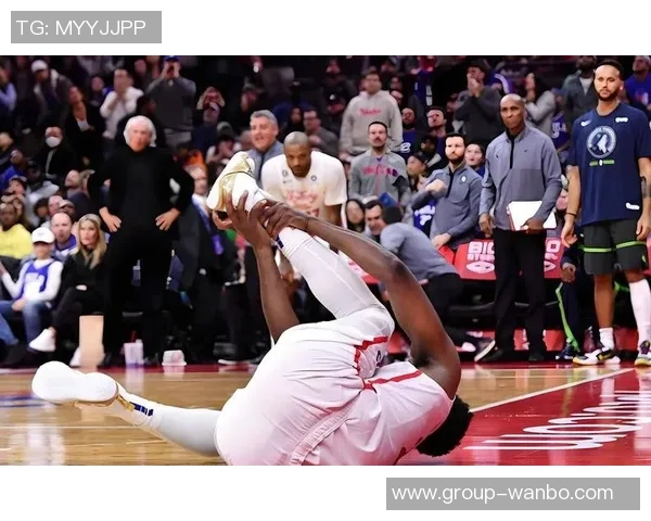 恩比德训练中右膝酸痛将进行影像检查以确认伤情 恩比德训练中右膝酸痛将进行影像检查以确认伤情